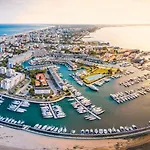 Spacious With Sea View Apartment