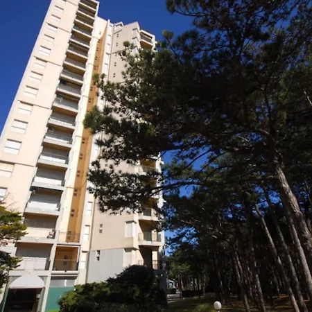 Апартаменты Spacious With Sea View *