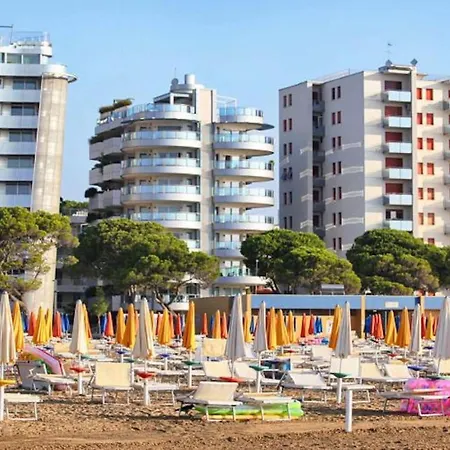 Spacious With Sea View Apartment Lignano Sabbiadoro