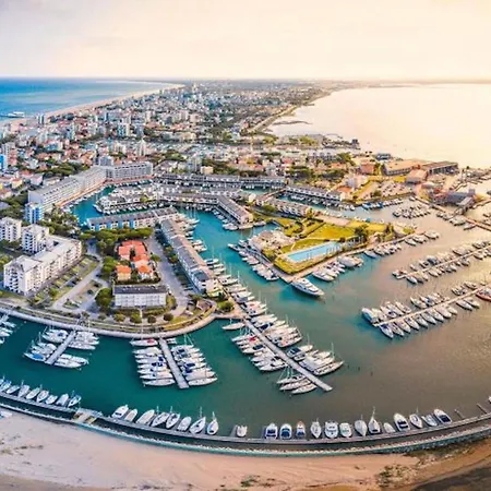 Spacious With Sea View Апартаменты